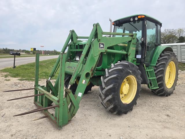 Image of John Deere 7220 equipment image 1
