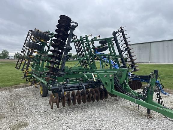 Image of John Deere 726 Primary image
