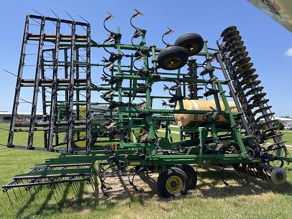 Image of John Deere 726 equipment image 1