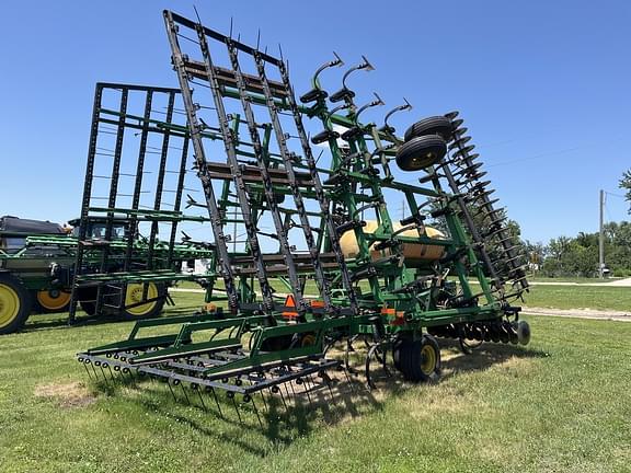 Image of John Deere 726 equipment image 2