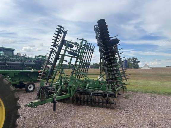 Image of John Deere 726 equipment image 1