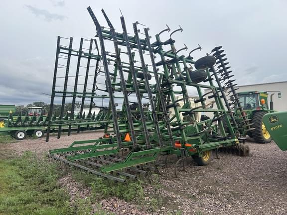 Image of John Deere 726 equipment image 4