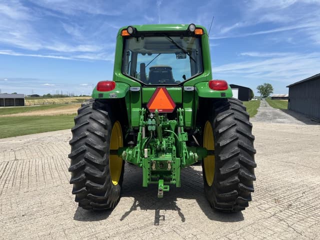 Image of John Deere 7320 equipment image 4