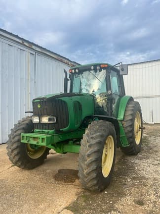 Image of John Deere 7320 equipment image 1