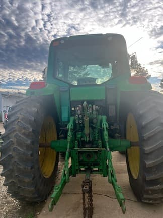 Image of John Deere 7320 equipment image 2