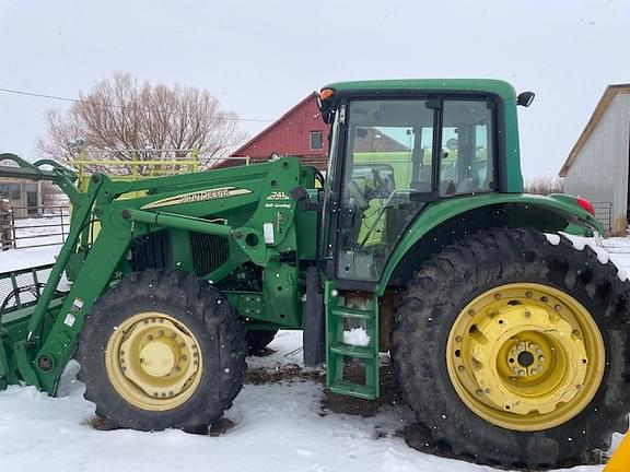 Image of John Deere 7320 equipment image 3