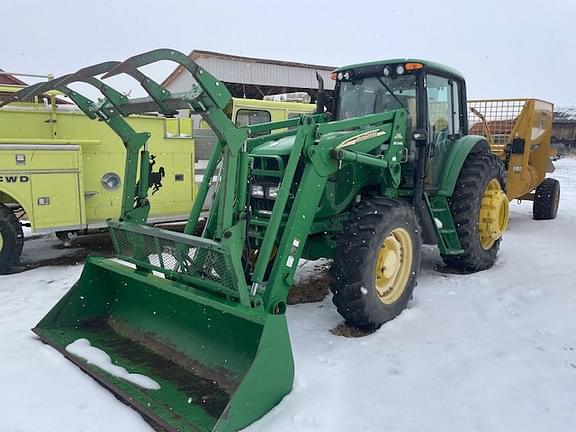 Image of John Deere 7320 equipment image 2