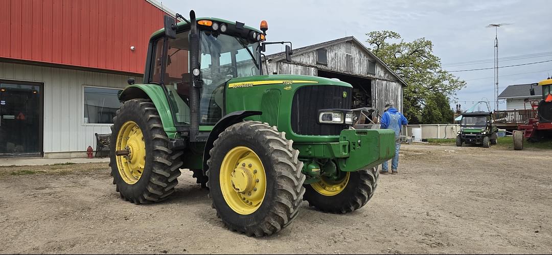 Image of John Deere 7320 Primary image
