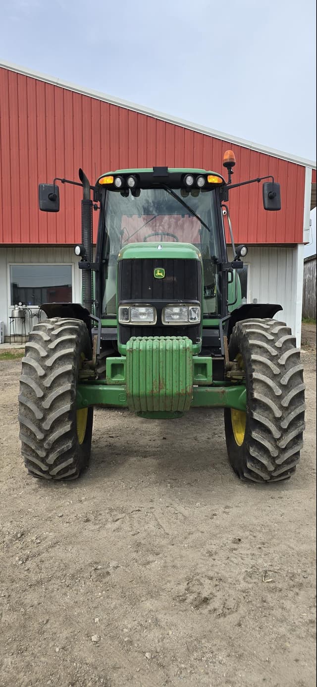 Image of John Deere 7320 equipment image 1