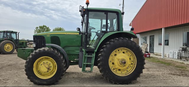 Image of John Deere 7320 equipment image 3