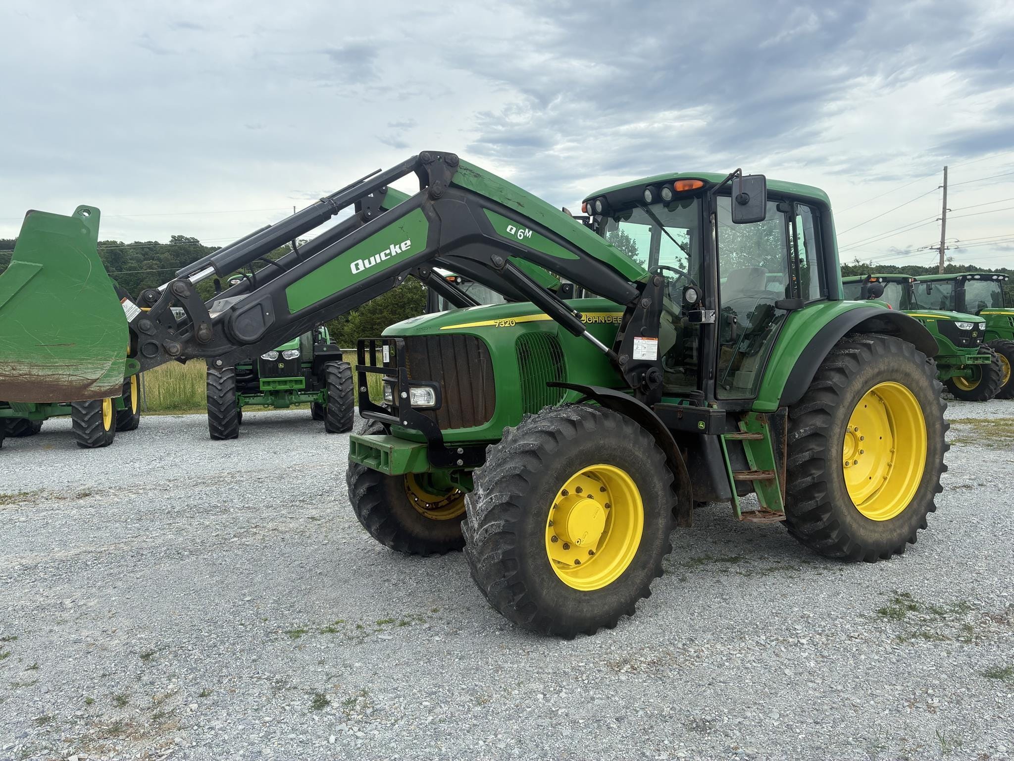 2003 John Deere 7320 Equipment Image0