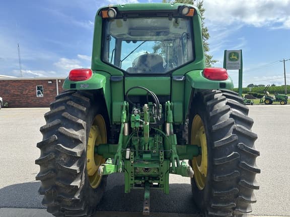 Image of John Deere 7320 equipment image 2