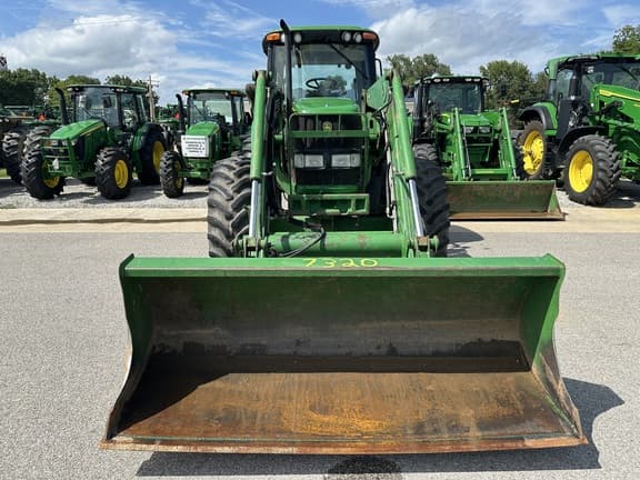 Image of John Deere 7320 equipment image 4