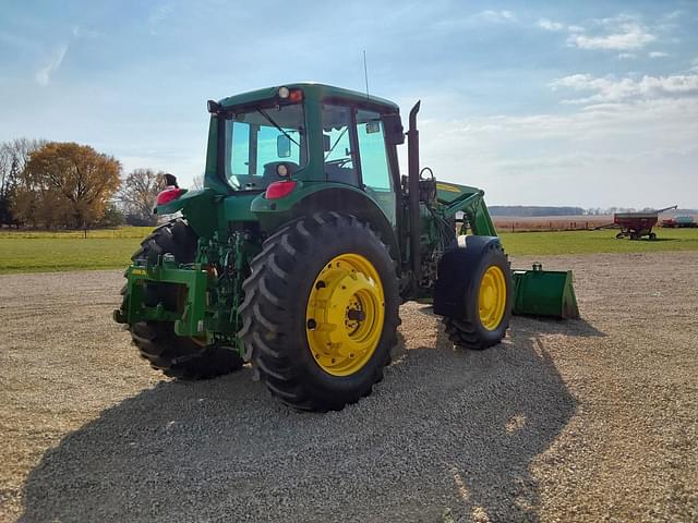 Image of John Deere 7320 equipment image 4