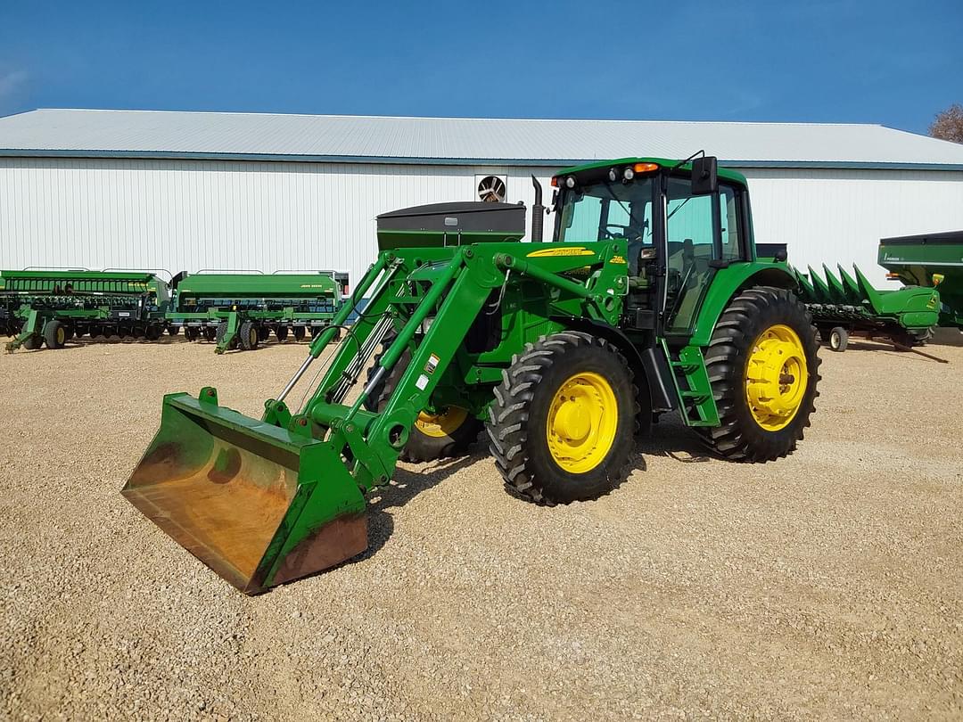 Image of John Deere 7320 Primary image