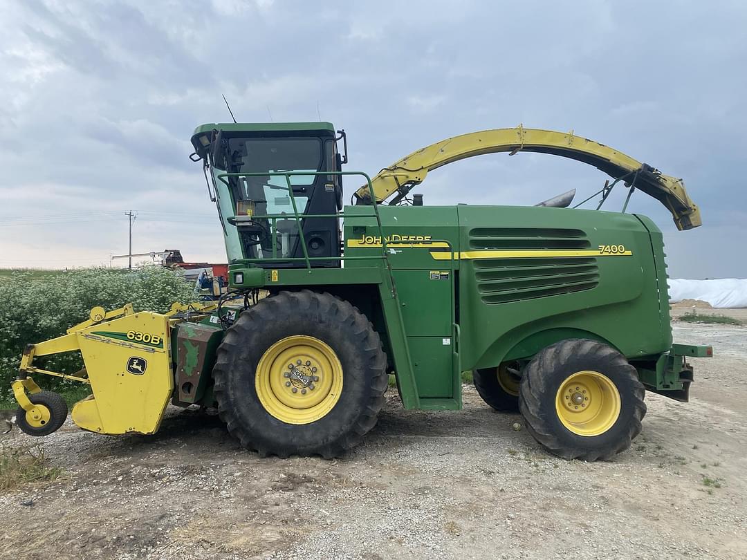Image of John Deere 7400 Primary image