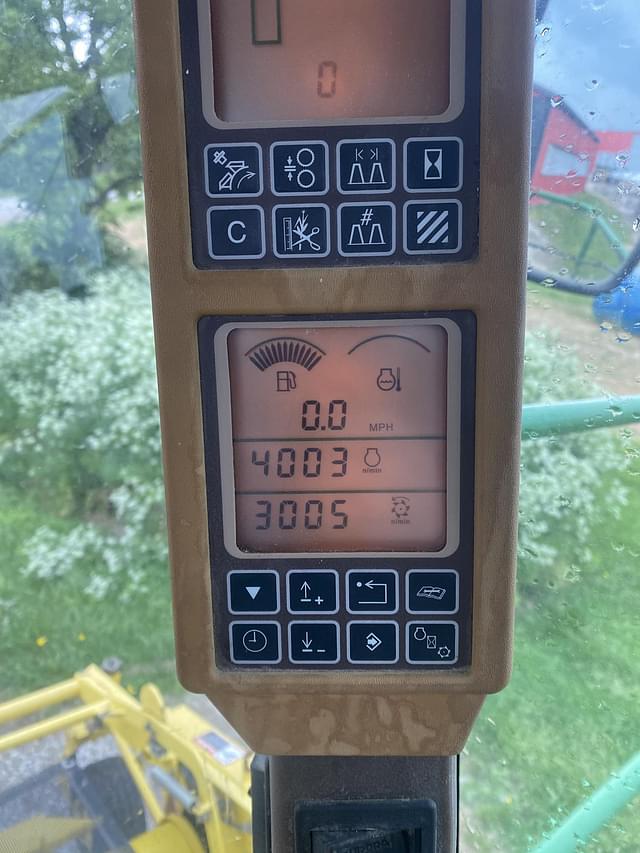 Image of John Deere 7400 equipment image 3