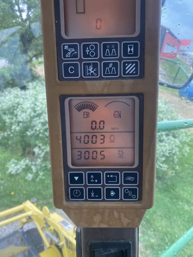 Image of John Deere 7400 equipment image 4