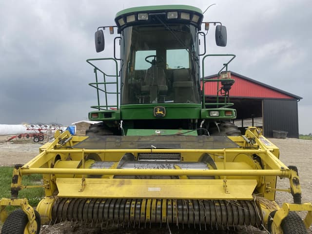 Image of John Deere 7400 equipment image 2