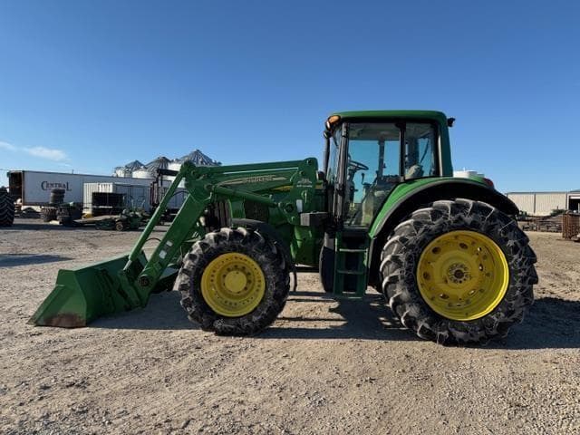 Image of John Deere 7420 equipment image 1