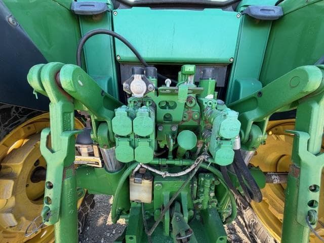 Image of John Deere 7420 equipment image 4