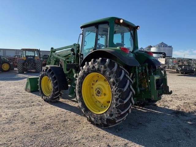 Image of John Deere 7420 equipment image 2