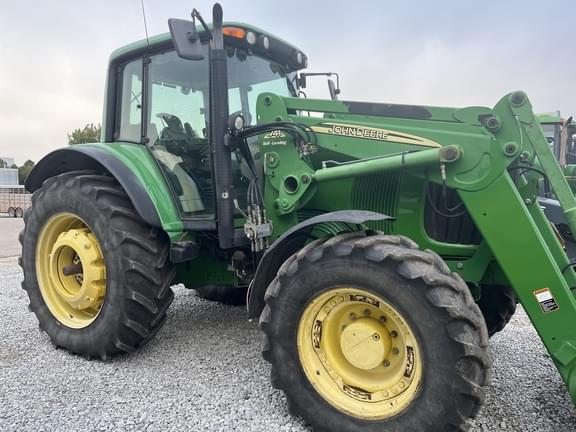 Image of John Deere 7420 equipment image 3