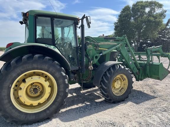 Image of John Deere 7420 equipment image 1