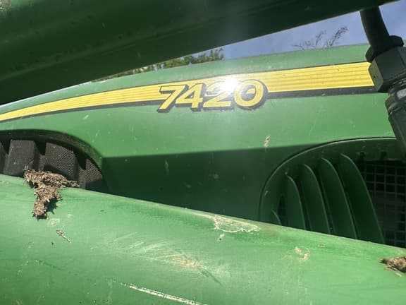 Image of John Deere 7420 Primary image