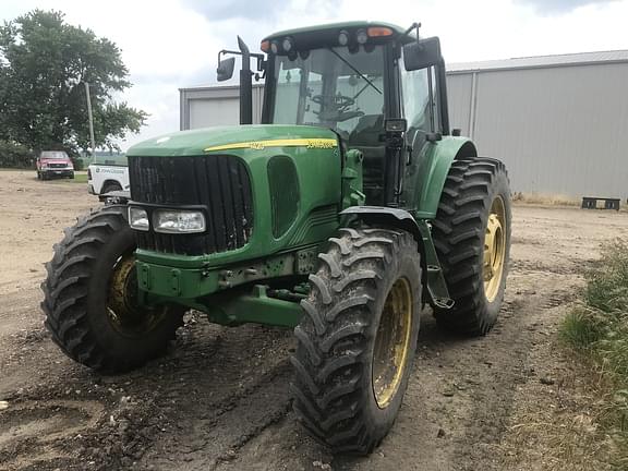 Image of John Deere 7420 equipment image 3