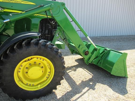 Image of John Deere 7420 equipment image 3