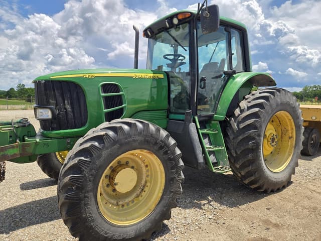 Image of John Deere 7420 equipment image 1