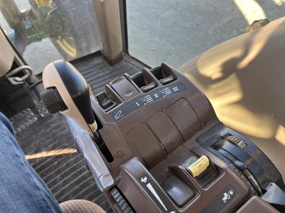 Image of John Deere 7420 equipment image 4