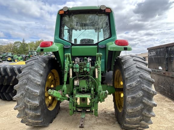 Image of John Deere 7420 equipment image 4