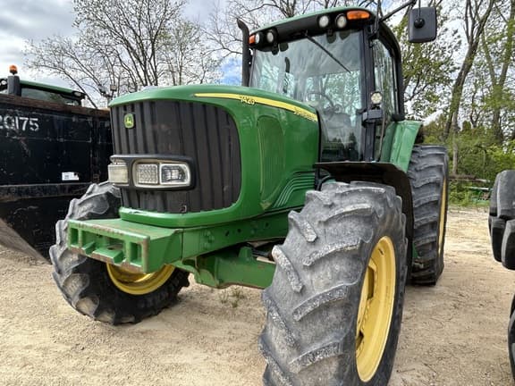 Image of John Deere 7420 equipment image 1