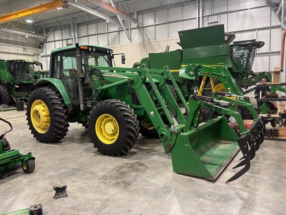 2003 John Deere 7420 Image