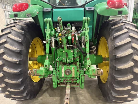 Image of John Deere 7420 equipment image 4