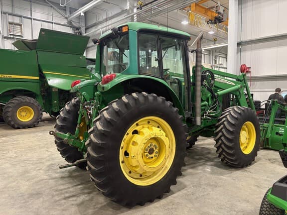 Image of John Deere 7420 equipment image 2