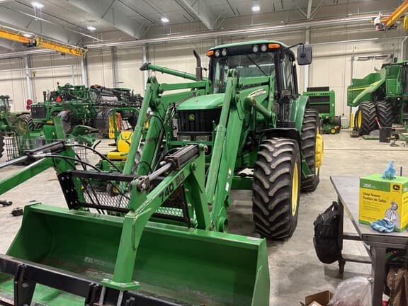 Image of John Deere 7420 equipment image 1