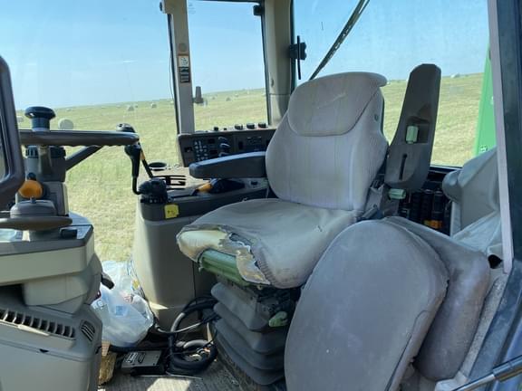 Image of John Deere 7420 equipment image 3