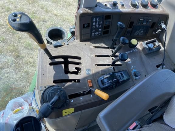 Image of John Deere 7420 equipment image 4