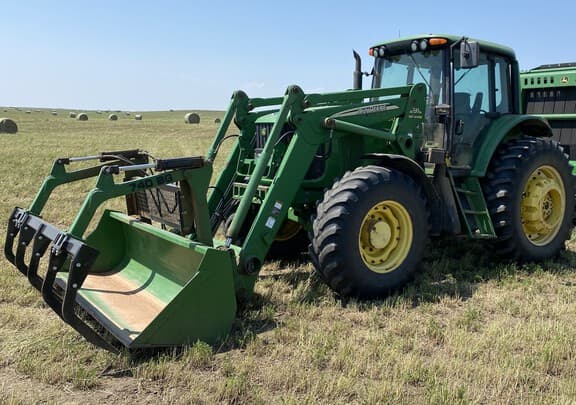 Image of John Deere 7420 equipment image 1