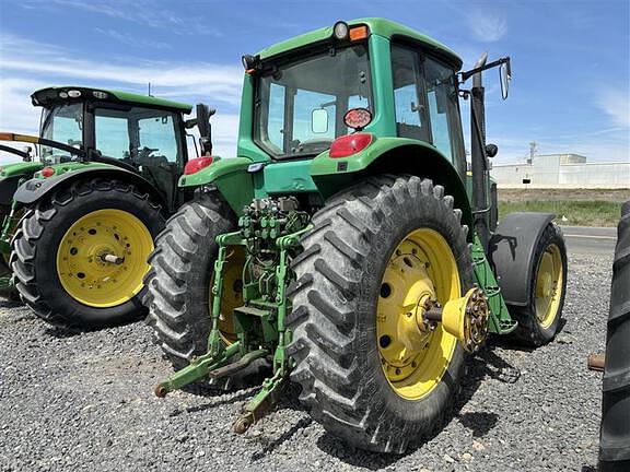 Image of John Deere 7420 equipment image 1