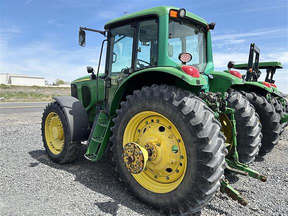 Image of John Deere 7420 equipment image 4