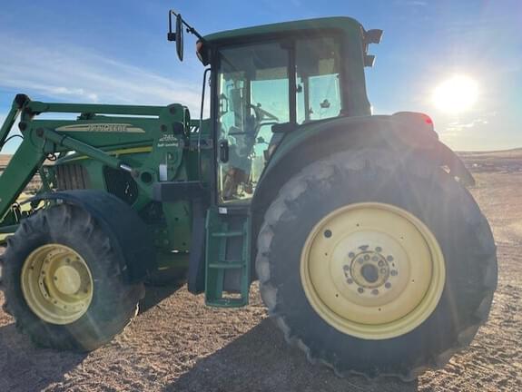 Image of John Deere 7420 equipment image 2