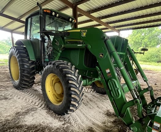 Image of John Deere 7420 equipment image 1