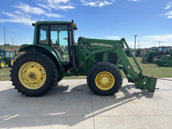 Image of John Deere 7420 equipment image 4