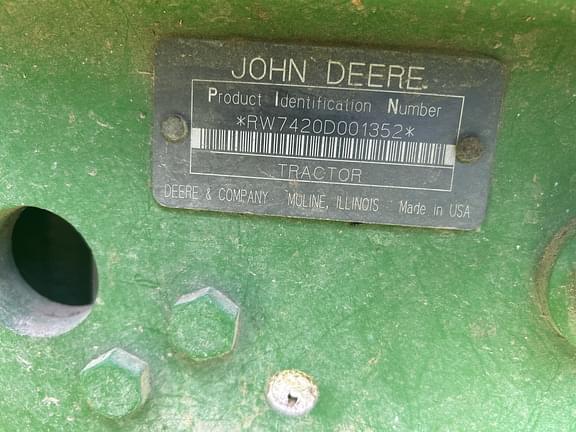 Image of John Deere 7420 equipment image 1