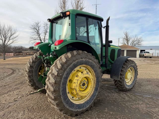 Image of John Deere 7420 equipment image 4