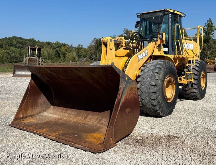 2003 John Deere 744J Equipment Image0